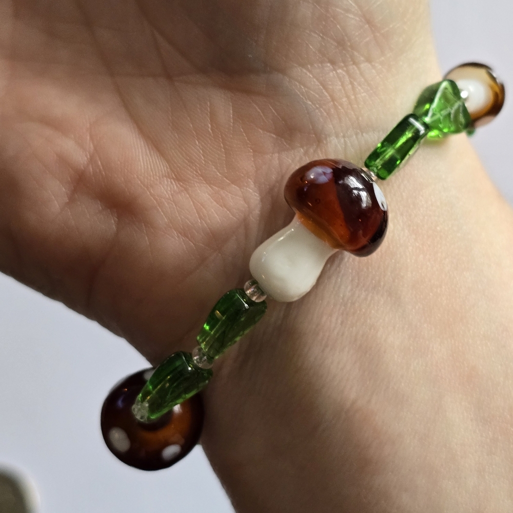 Mushroom bracelet leaves nature goblin fairy goblincore fairycore handmade - Picture 2 of 11
